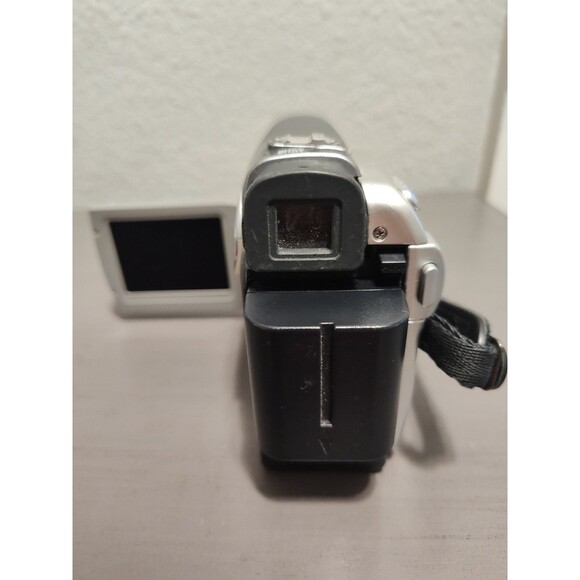 JVC GR-D244U Mini-DV Camcorder Video Camera - For Parts or Repair - Picture 6 of 9